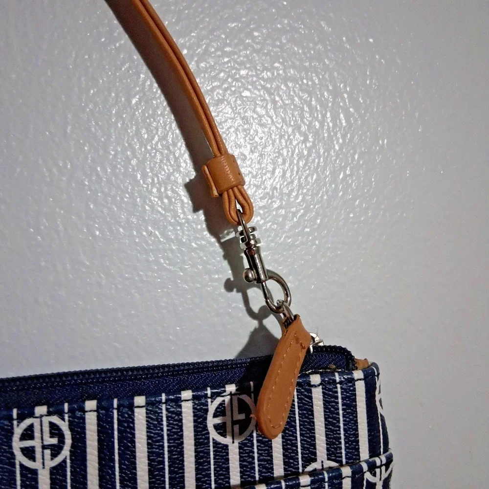 Giani Be1.44rnini‎ Wristlet Purse Navy White Tan Pockets Small Signature Logo